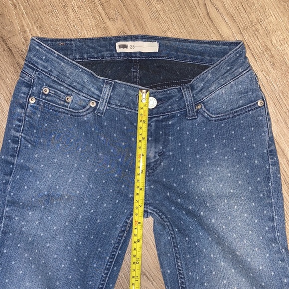 Levi’s Low-Rise Vintage Polka Dot Skinny Jeans - Picture 5 of 6